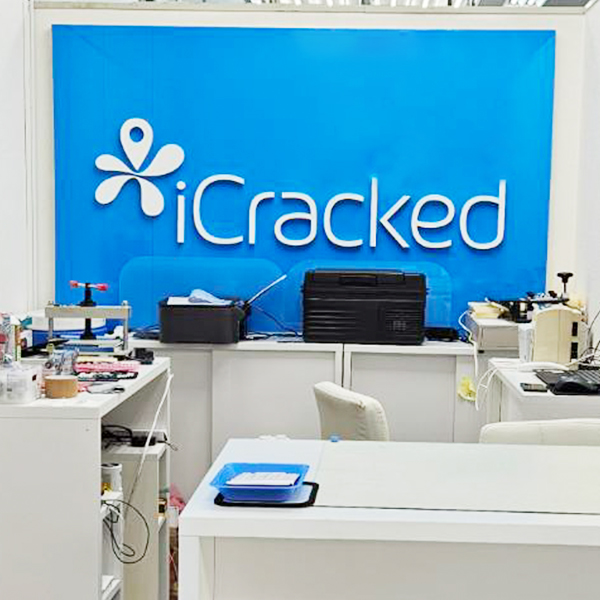 iCracked Store イトーヨーカドー船橋