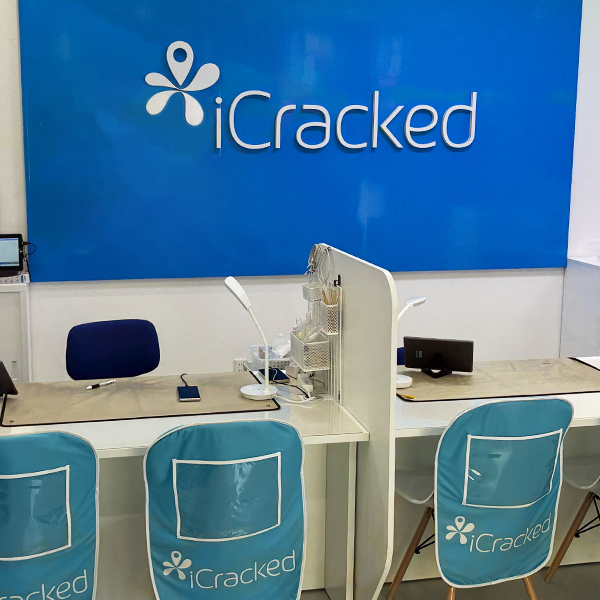 iCracked Store 那覇新都心