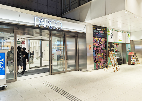 iCracked Store ハンズ心斎橋への道順2